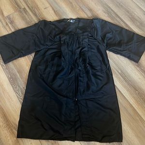 Black Balfour graduation gown size 45 for 5’0”-5’2”